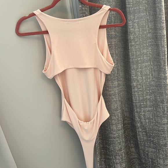 PrettyLittleThing Open Back Body Suit - Picture 2 of 3